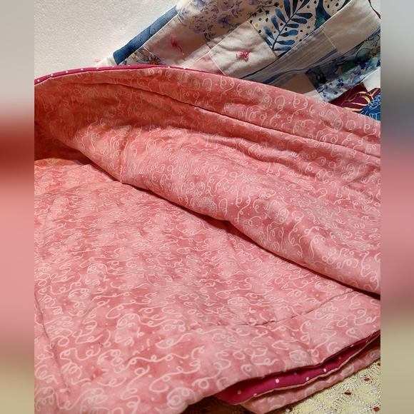 Handmade patchwork tied vintage lap quilt - Picture 3 of 9